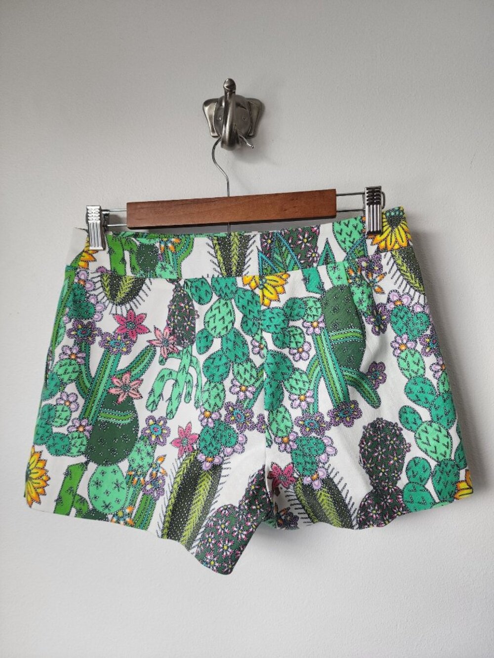 Trina Turk green cactus print shorts 0 - Picture 2 of 5